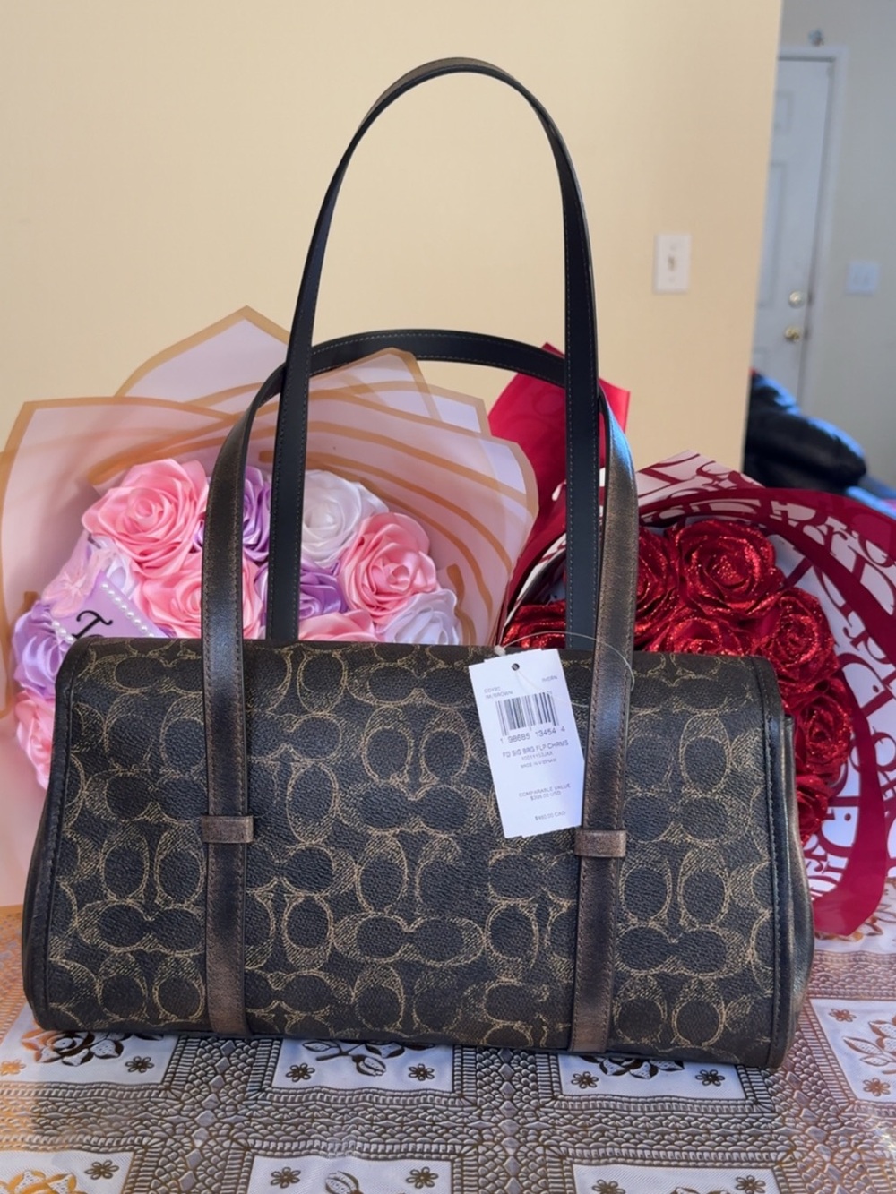 Bridget Flap Shoulder Bag in Loved Signature canvas - Picture 5 of 12